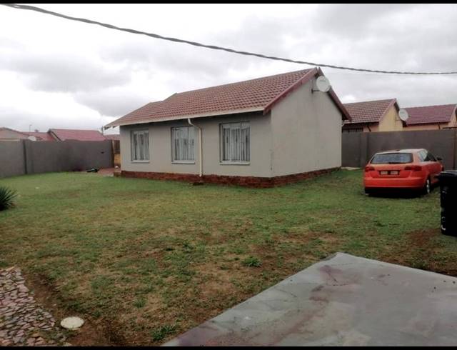 3 BEDROOM HOUSE FOR SALE IN PROTEA GLEN